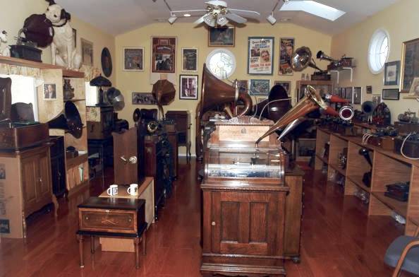 Phonoraph Gallery